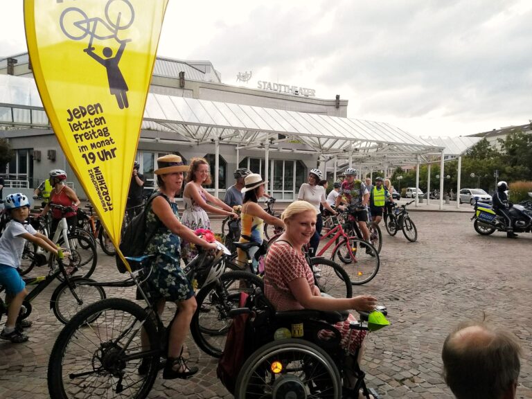 Fahrrad-Aktivistinnen wollen auffallen