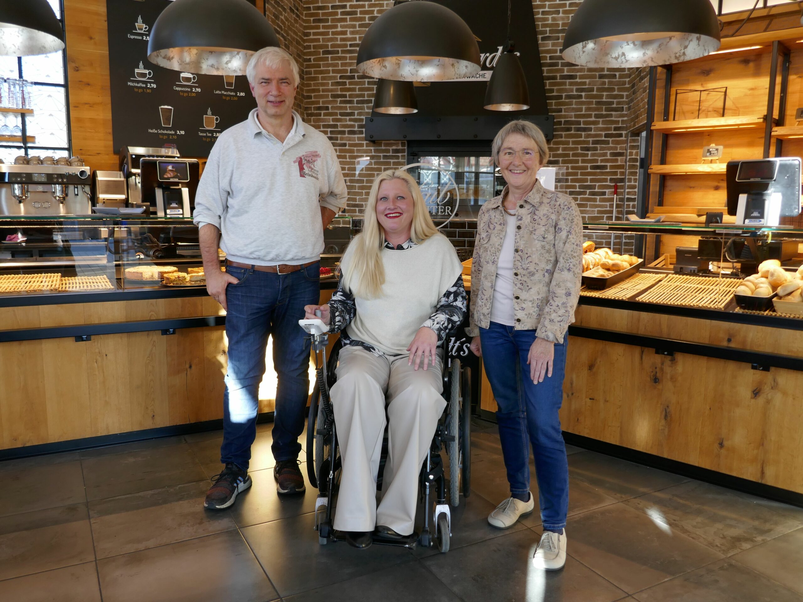 Stephanie Aeffner und Stefanie Seemann im Gespräch mit Bäckermeister Martin Reinhard