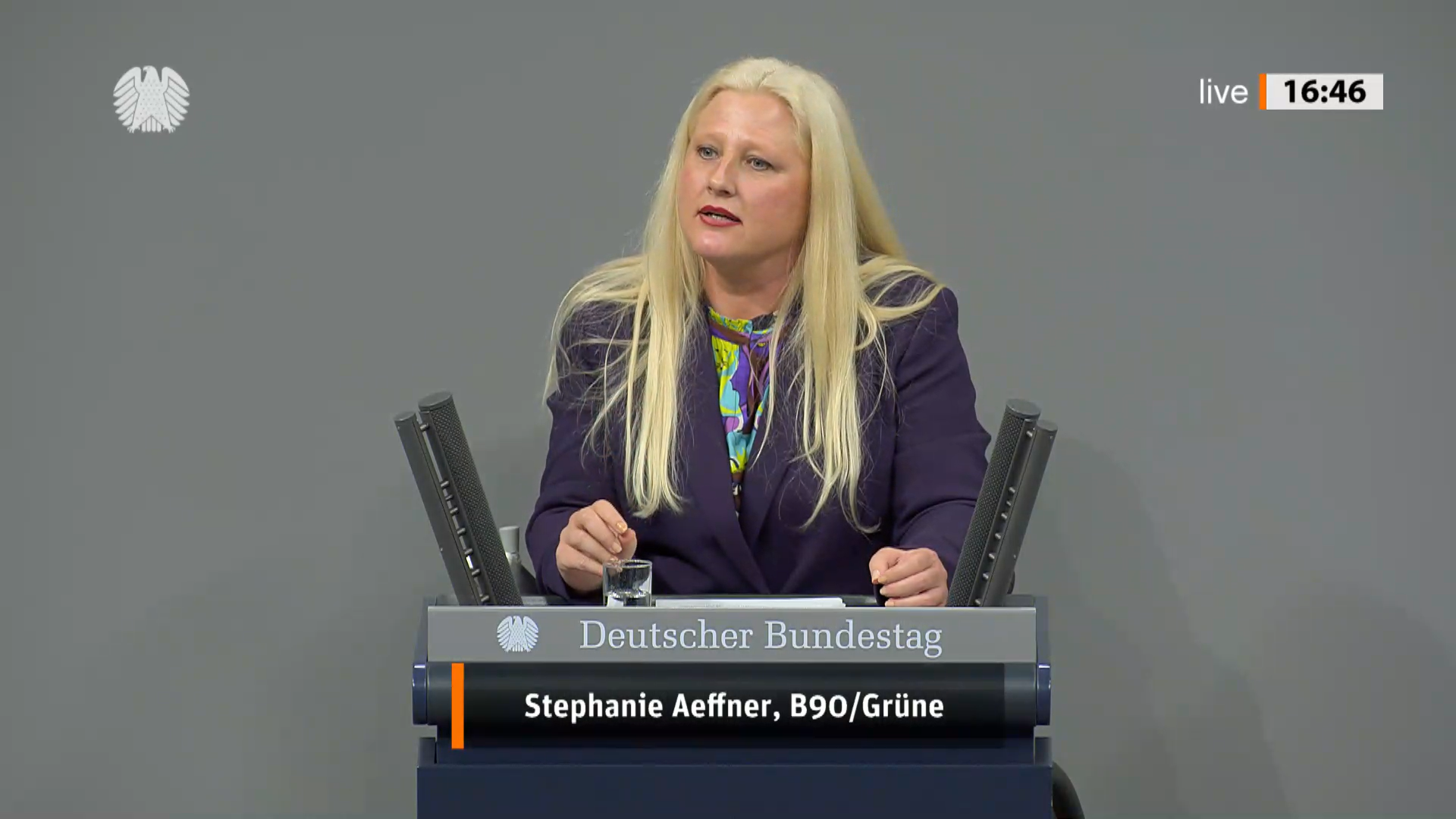 Stephanie Aeffner bei Rede im Plenum zur Einführung der Kindergrundsicherung